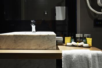 Hotel The Building | Rome | hotel bathroom
