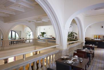 Experience modern and classy Design