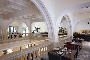 Experience modern and classy Design